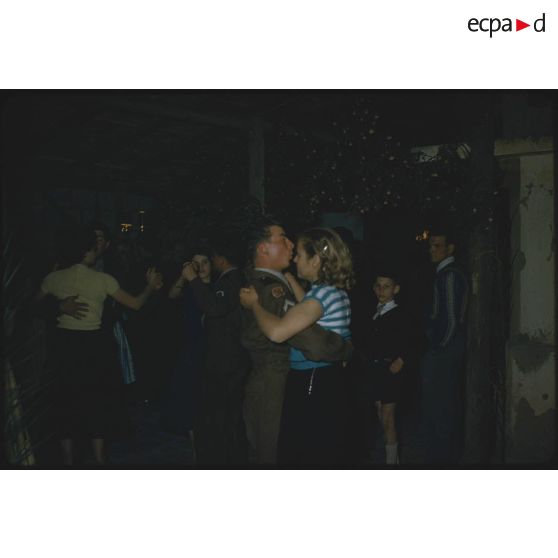 [Journée de la Saint-Georges 1958, bal au foyer du 3/12e RD].