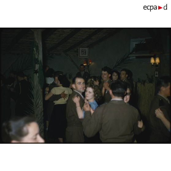 [Journée de la Saint-Georges 1958, bal au foyer du 3/12e RD].