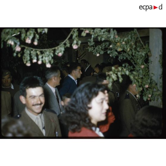[Journée de la Saint-Georges 1958, bal au foyer du 3/12e RD].