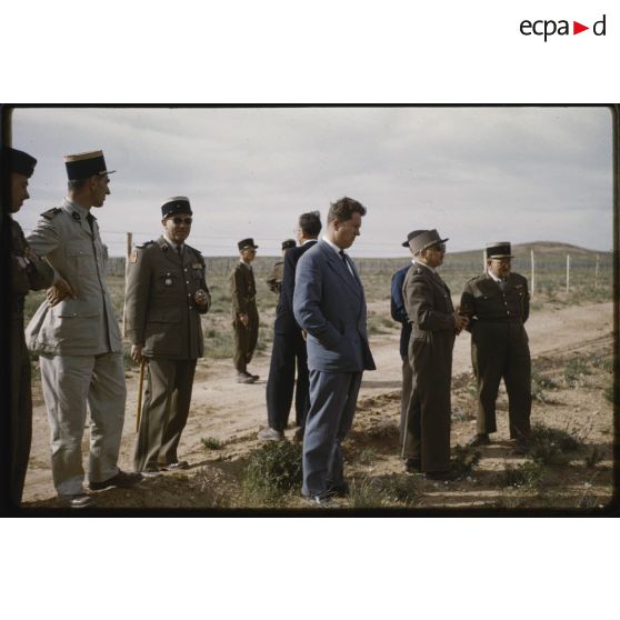 La visite de la Défense nationale sur le barrage en avril 1959. [légende d'origine]<br>