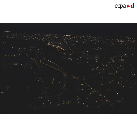 [Vue sur Oran de nuit, depuis Santa Cruz, fin mai 1959].