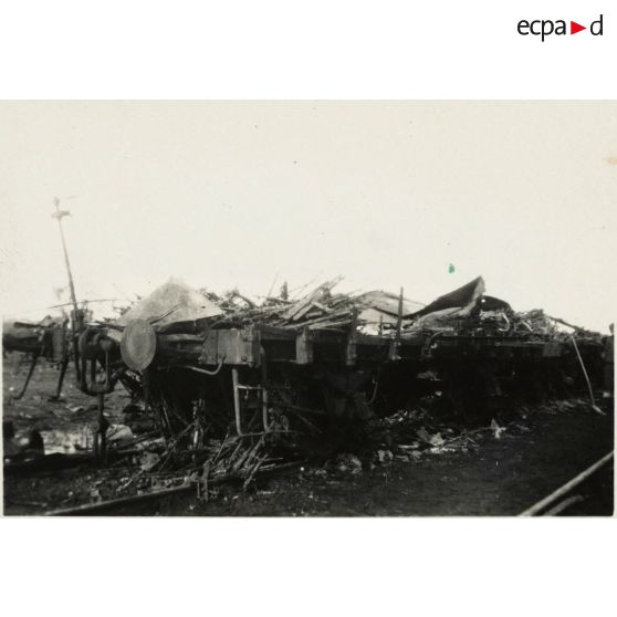 [Un train de l'Armée rouge détruit].