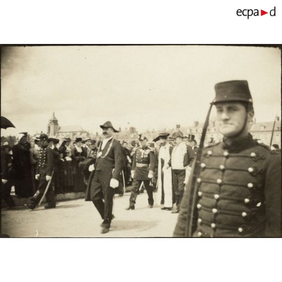 [Défilé militaire à Orléans].