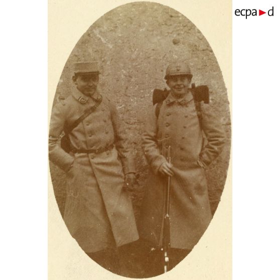 [Portrait de deux soldats].