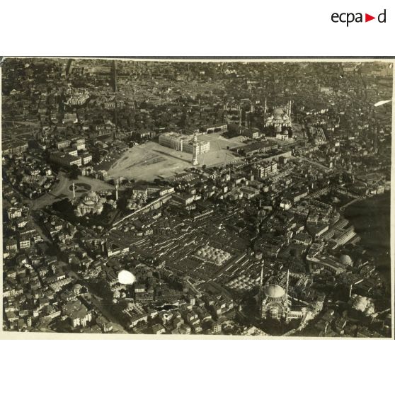 Place et Palais du Seraskier (Ministère de la guerre). [légende d'origine]