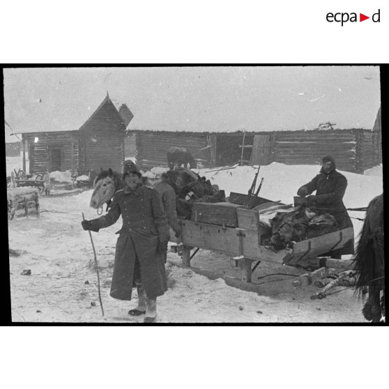 Medyn - Woronov [soldats devant un traîneau dans la neige]. [Description en cours]