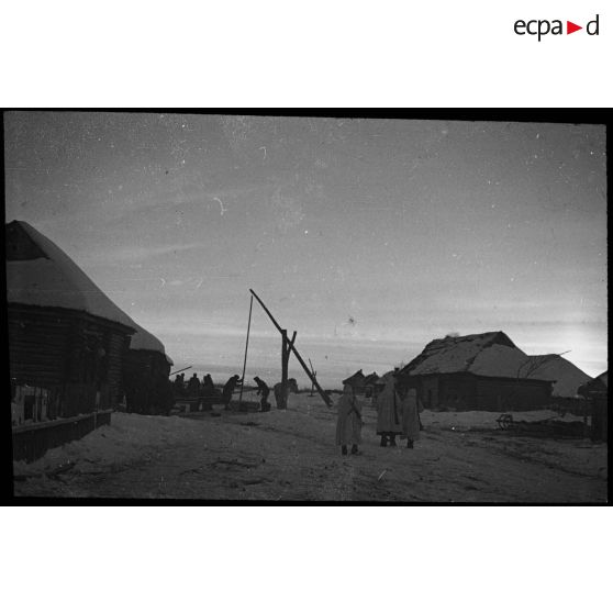 Medyn - Woronov. [Des soldats dans un village sous la neige]. [Description en cours]