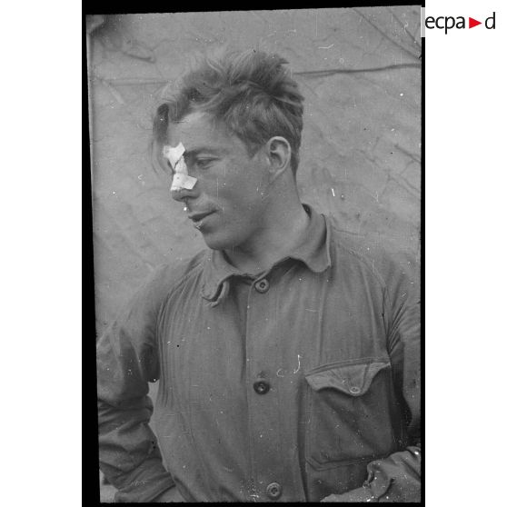 Ljudjnowo - Rhew. [Portrait d'un jeune homme blessé]. [Description en cours]