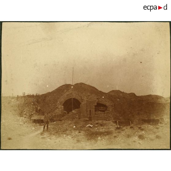 Entrée du fort de Souville. [légende d'origine]