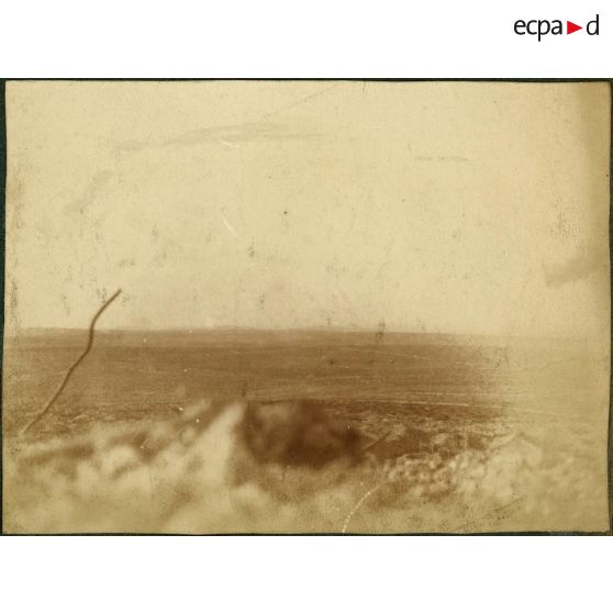 Une vue avec les jumelles d'Ornes prise d'un observatoire d'artillerie à [Douaumont]. [légende d'origine]