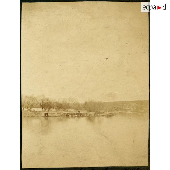 La Meuse ou les Boches ne l'ont pas passé. [légende d'origine]