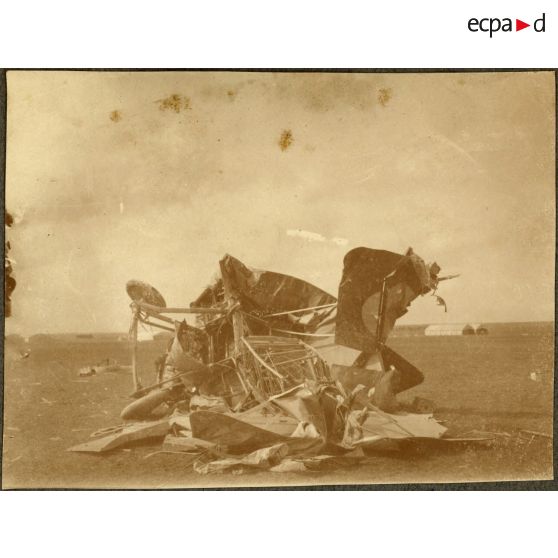 Un Hanriot biplace "bigorne". [légende d'origine]