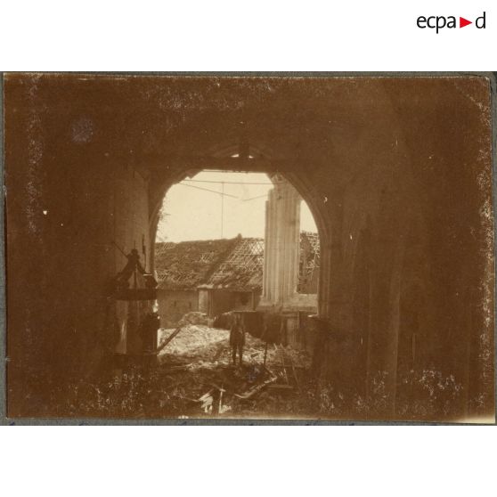 Vue sur la nef de l'église de Broyes. [légende d'origine]