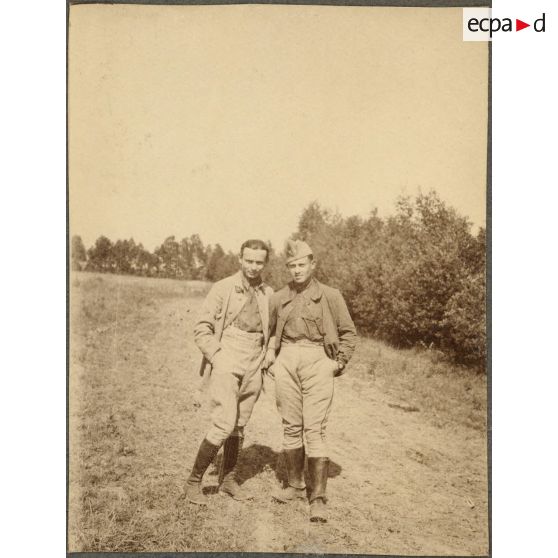 Deux copains. [légende d'origine]