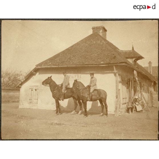 Rose et Guiton [Gaston ?]. [légende d'origine]