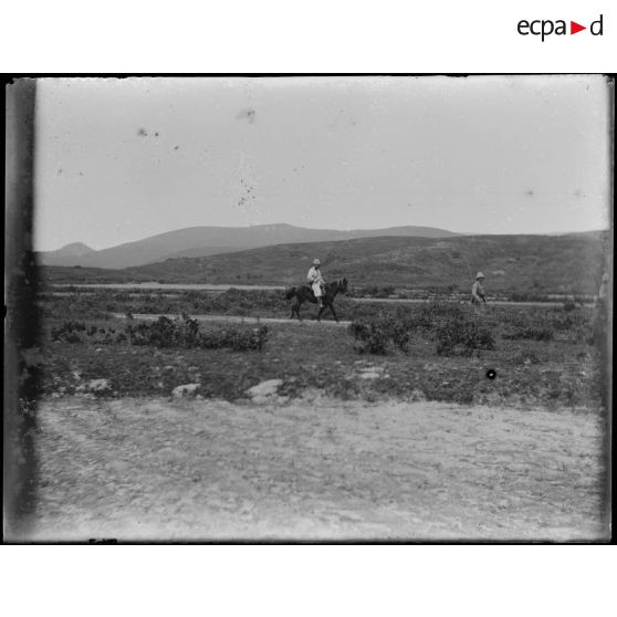 [A cheval dans une plaine].<br>