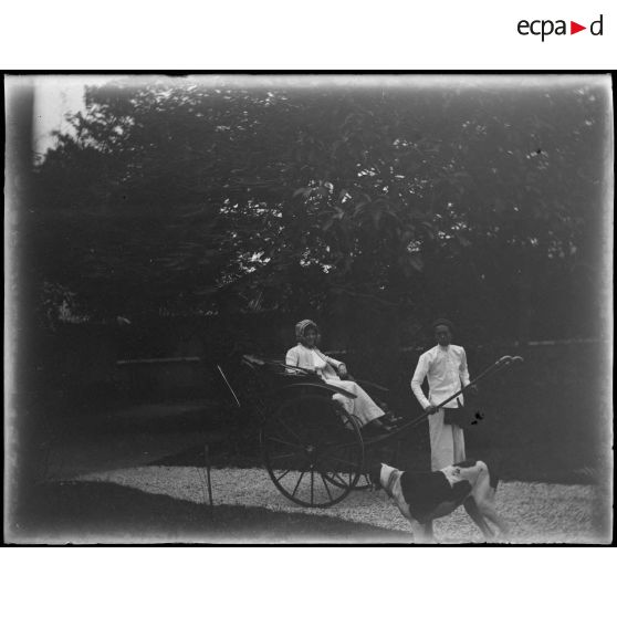[Madame en pousse-pousse].<br>