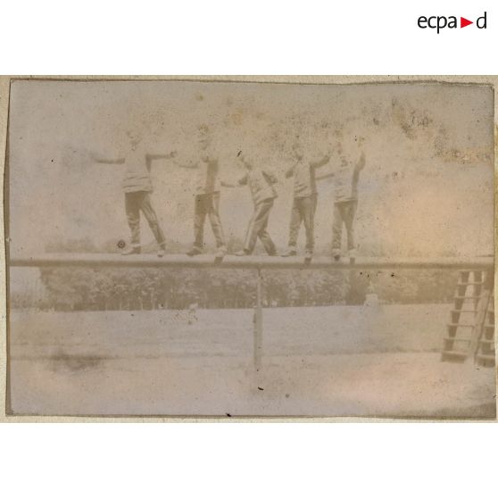 [Saints-Cyriens à l'entraînement].