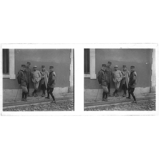 Camp de Toul - observateurs de l'escadrille MF 44. [légende d'origine]