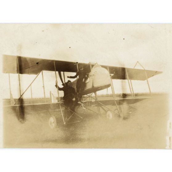 Capitaine Watt au retour d'une reconnaissance. [légende d'origine]
