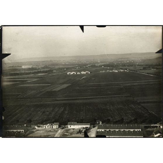 Le camp [Catigny], vue générale prise par le lieutenant Luc au mois de juillet [1917]. [légende d'origine]