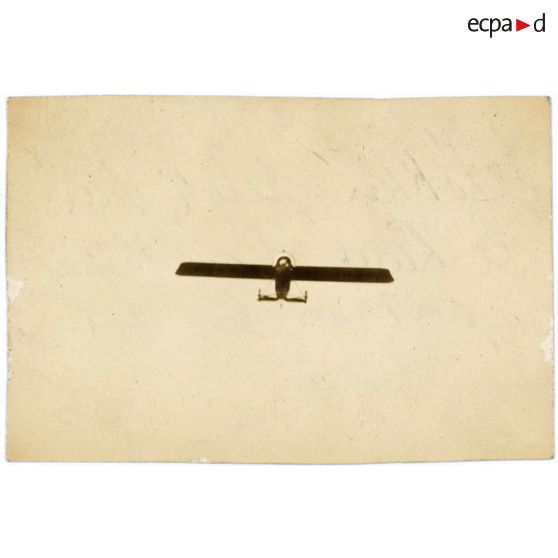 Fokker piloté par le lieutenant Luc-Pupat pris en plein vol. [légende d'origine]