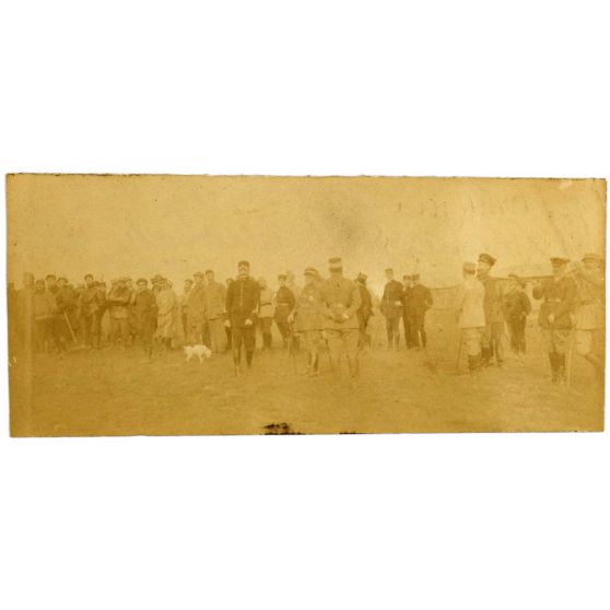 Pendant une séance d'acrobatie au Plessis Belleville en l'honneur du maréchal French et de quelques généraux anglais venus visiter le G.D.E. [légende d'origine]