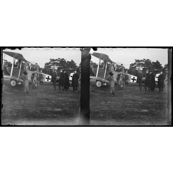 [Avion biplan allemand ramené au camp].