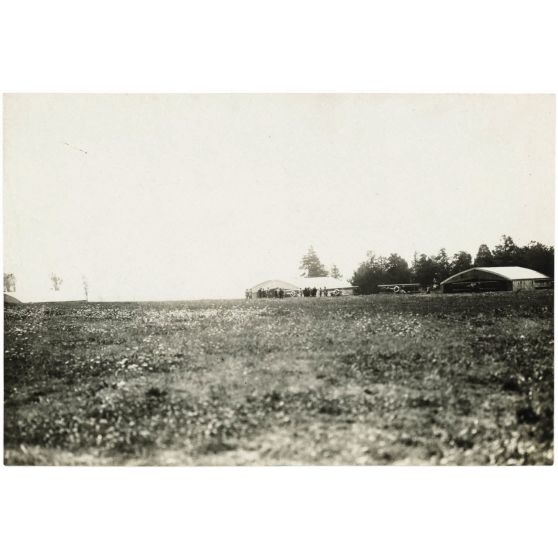 [Camp de l’escadrille N.79 près du château de Bonneuil].