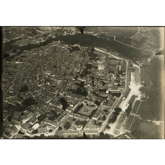 Toul, vue générale prise par [le] lieutenant Luc en juillet 1915. [légende d'origine]
