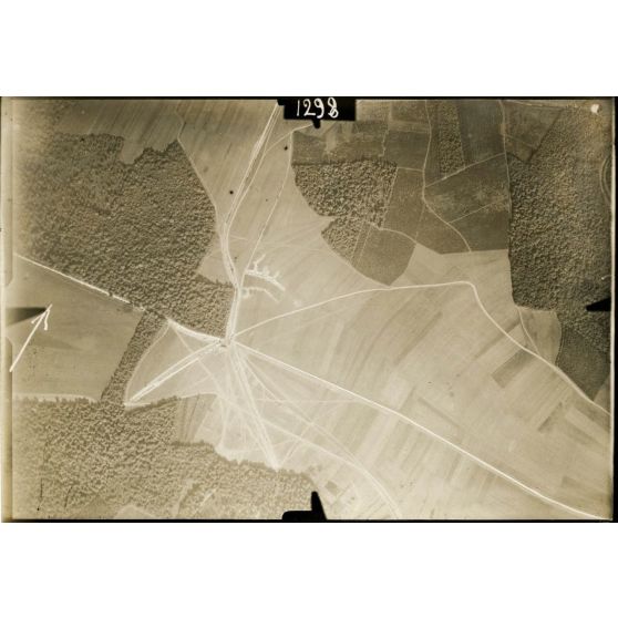 Photographie aérienne numéro 1298. [légende d'origine]