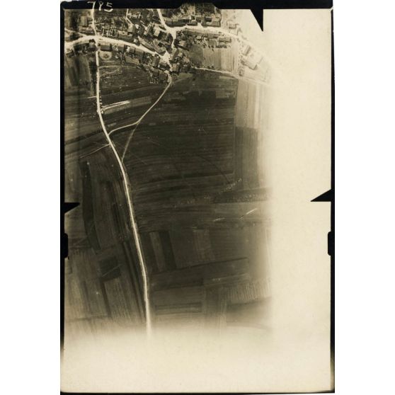 Photographie aérienne, numéro 785. [légende d'origine]