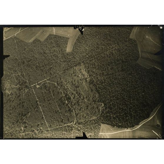Photographie aérienne numéro 1349. Déboisé du bois de la Sonnard. [légende d'origine]