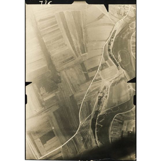 Photographie aérienne, numéro 786. [légende d'origine]