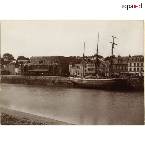 [Saint-Valery-sur-Somme : le canal].
