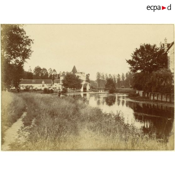[Une rivière].