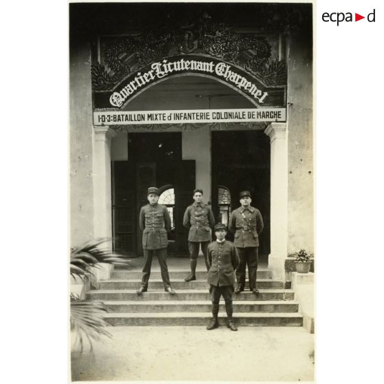 Entrée du quartier "Lieutenant Charpenel", détachement de Canton. [légende d'origine]<br>