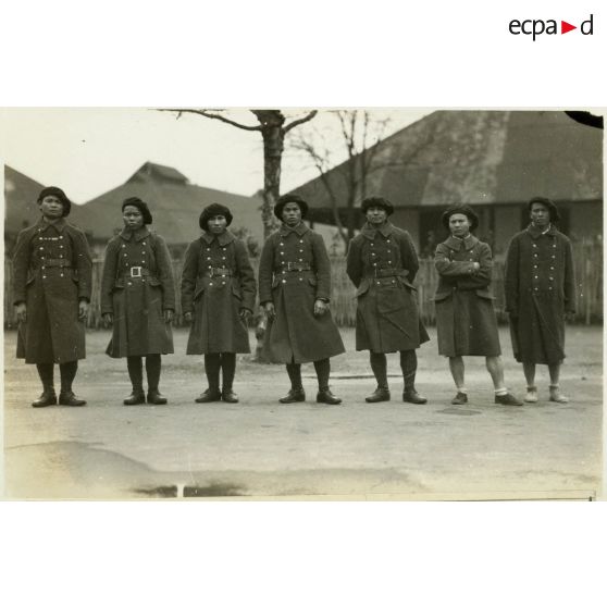 Equipe de la 3e compagnie classée première au concours d'escrime à la baïonnette. [légende d'origine]<br>