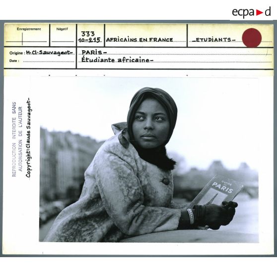 Africains en France. Paris. Etudiante africaine.