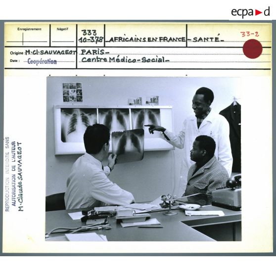Africains en France. Paris. Centre Médico-social.