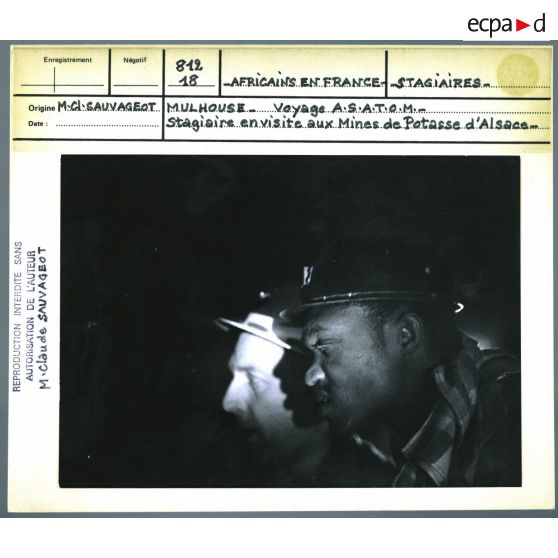 Africains en France. Mulhouse. Voyage ASATOM. Stagiaires en visite aux Mines de potasse d'Alsace.