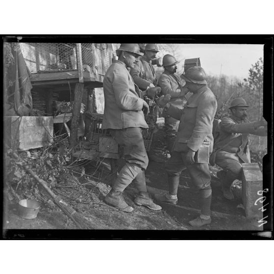 Argonne, Est. (Meuse). Le Four de Paris, poste optique et pigeons voyageurs. [légende d'origine]