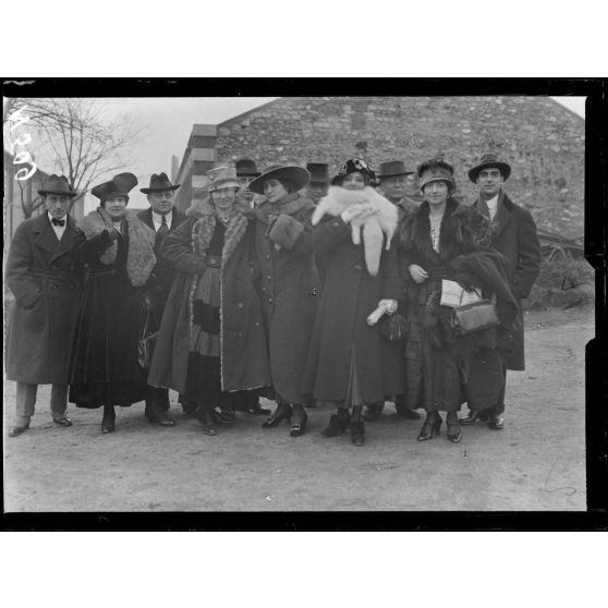 Sainte-Ménehould (Marne), le théâtre aux armées. Les artistes. [légende d'origine]