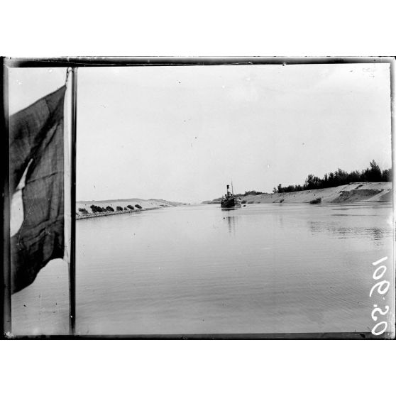 Suez. Le canal. [légende d'origine]
