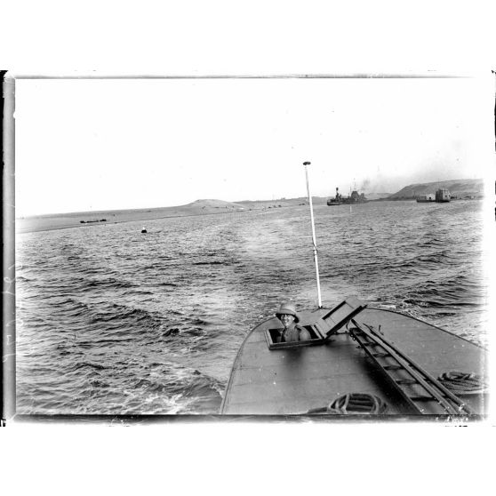 Suez. Le canal. [légende d'origine]