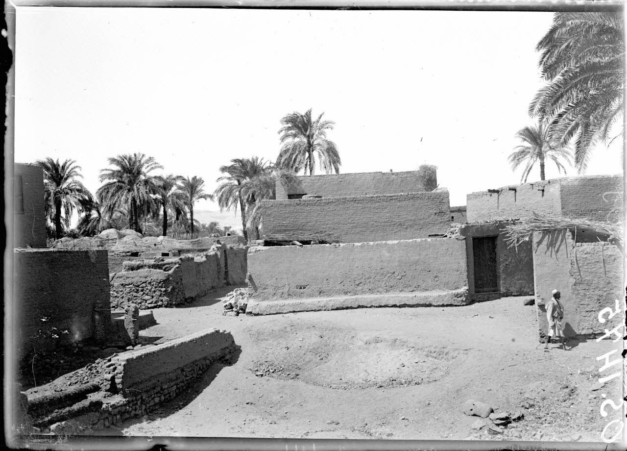 Egypte. Village de Karnak. [légende d'origine]