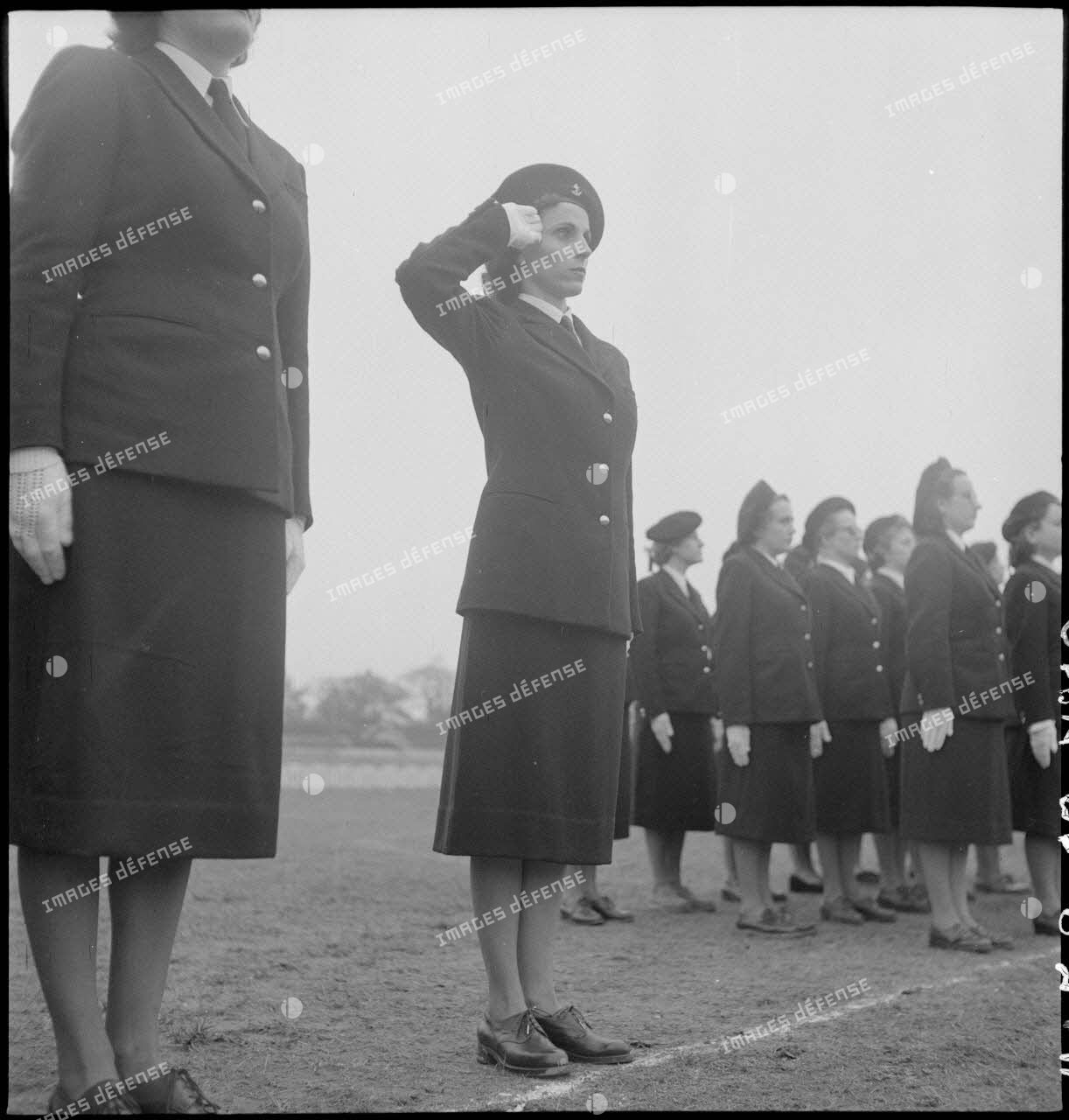 Chef de section du Service de santé lors de la prise d'armes du PFAT (personnel féminin de l'armée de Terre) au stade Mangin.