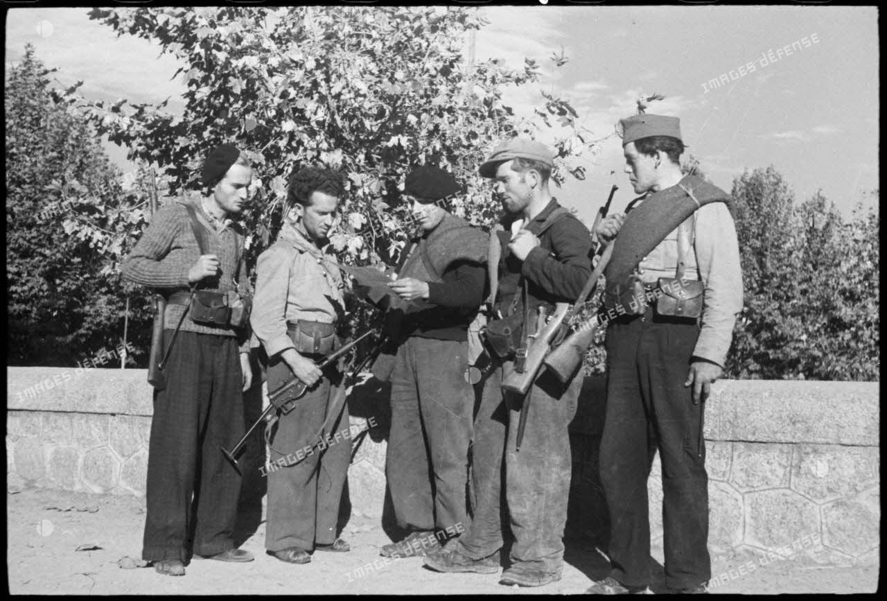Groupe de partisans corses armés.