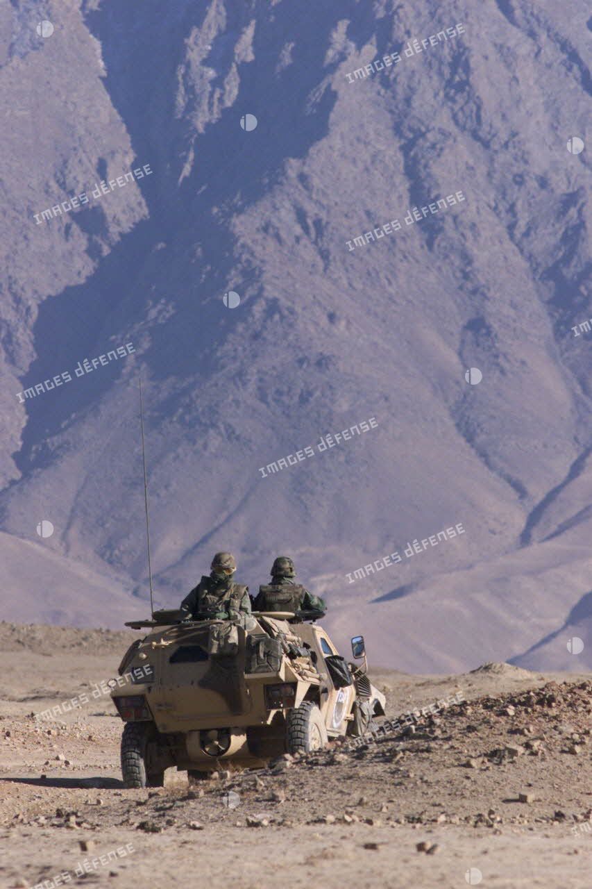 Patrouille du 1er régiment de spahis (RS) dans la région de Kaboul.