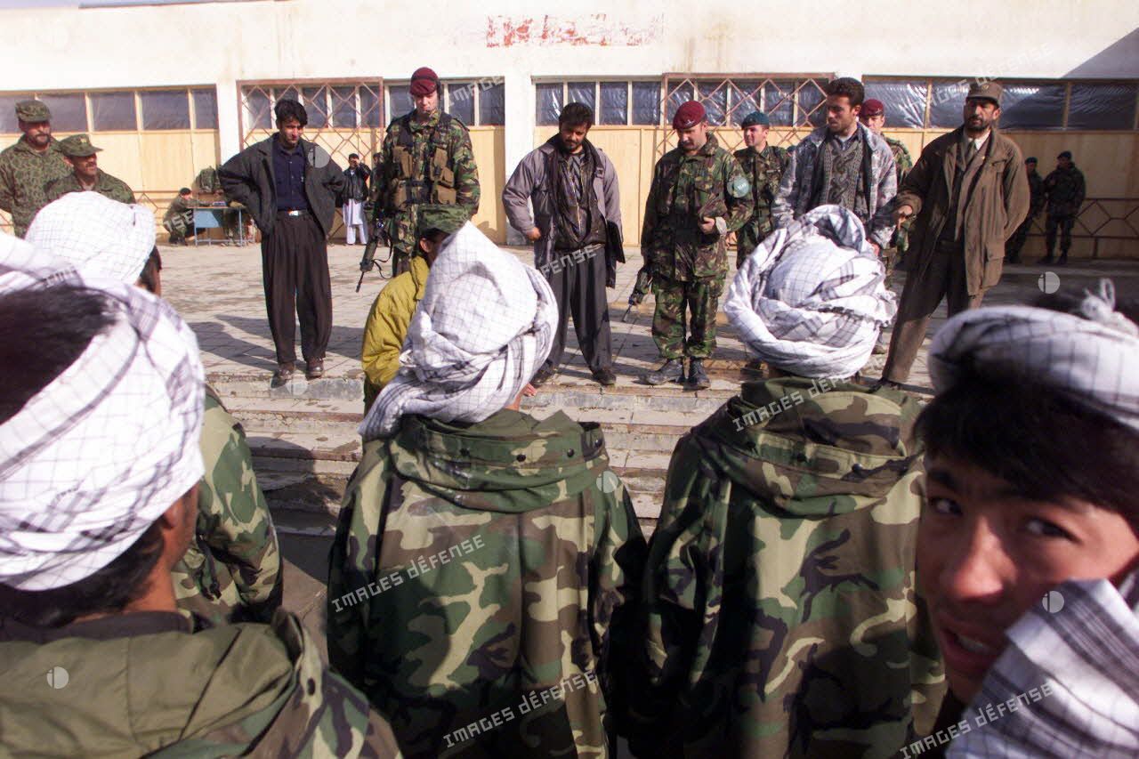 Instruction du 1er bataillon de l'armée nationale afghane (BANA).